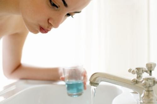 漱口水可以祛除口臭吗？解析漱口水的作用与危害